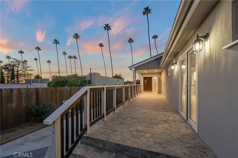 Tiny photo for 1362 Linden Avenue, Glendale, CA 91201 (MLS # GD25238119)