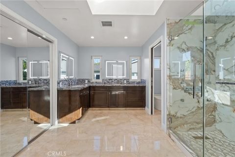Tiny photo for 1362 Linden Avenue, Glendale, CA 91201 (MLS # GD25238119)