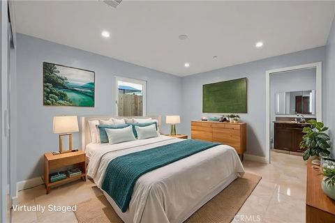 Tiny photo for 1362 Linden Avenue, Glendale, CA 91201 (MLS # GD25238119)