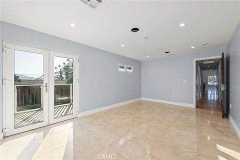 Tiny photo for 1362 Linden Avenue, Glendale, CA 91201 (MLS # GD25238119)