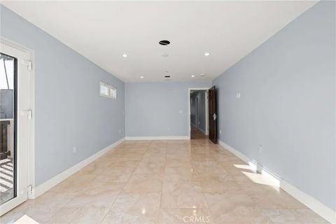 Tiny photo for 1362 Linden Avenue, Glendale, CA 91201 (MLS # GD25238119)