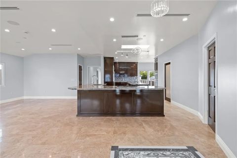 Tiny photo for 1362 Linden Avenue, Glendale, CA 91201 (MLS # GD25238119)