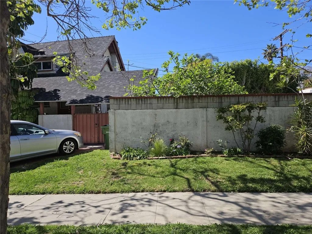 2642 Manning Avenue