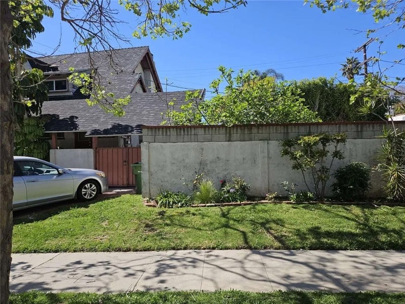 2642 Manning Avenue
