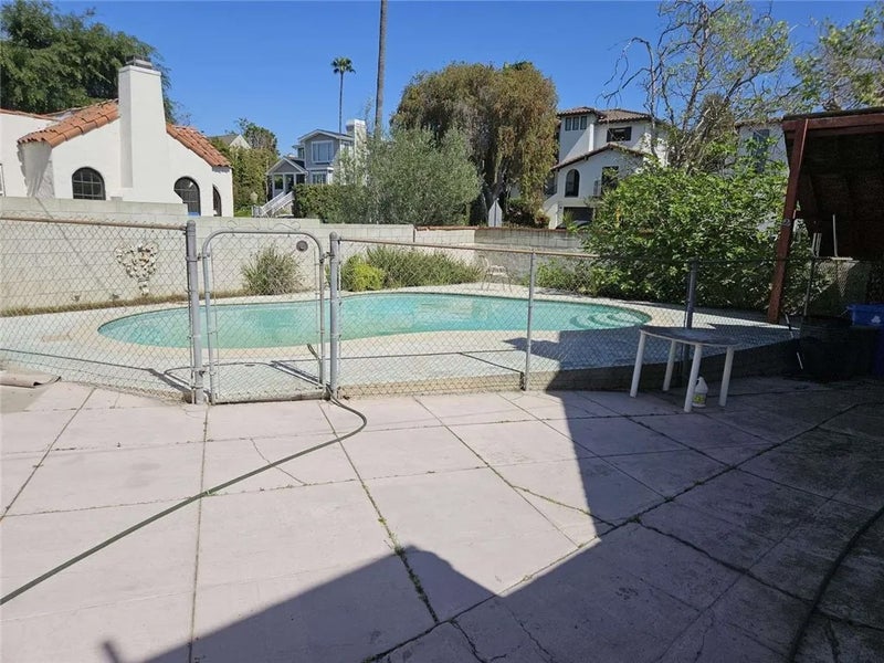 2642 Manning Avenue