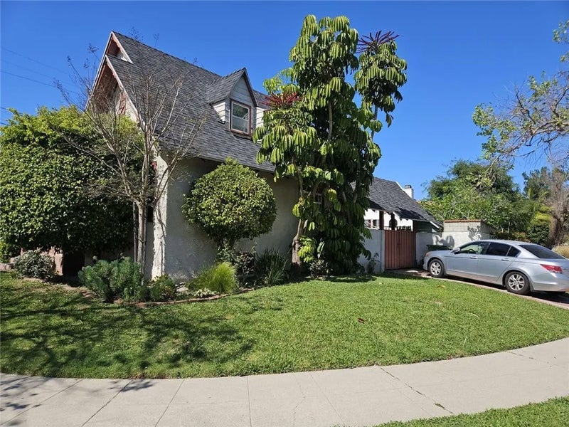2642 Manning Avenue