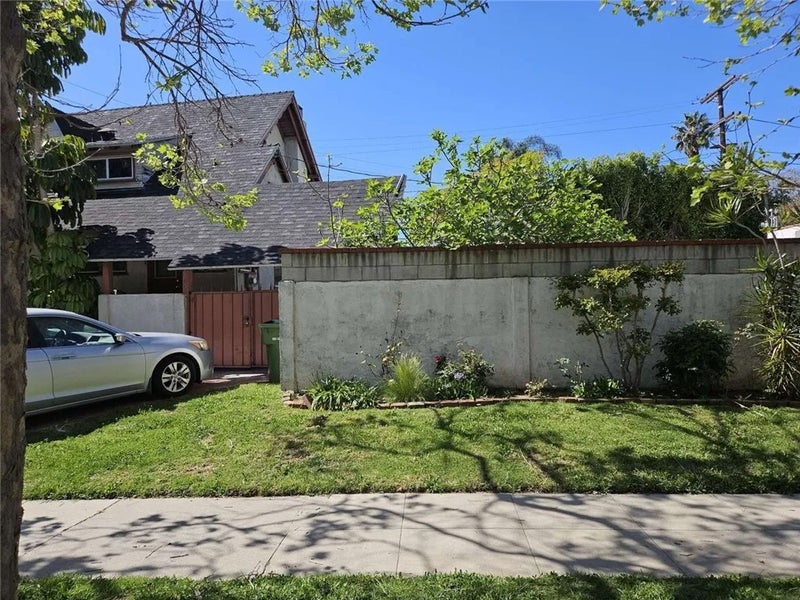 2642 Manning Avenue