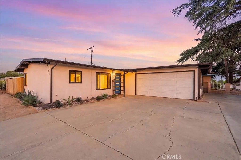 Photo of 5923 N Edenfield AVE, Azusa, CA 91702 (MLS # PW26113207)