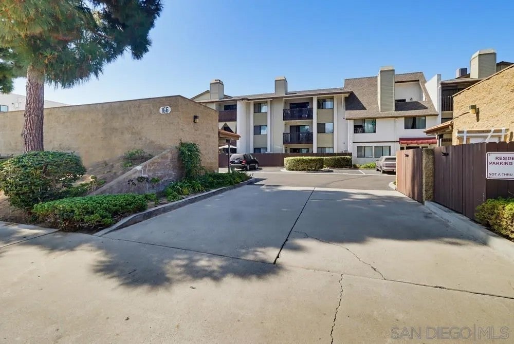 Photo of 166 Third Ave #6, Chula Vista, CA 91910 (MLS # 260022979)