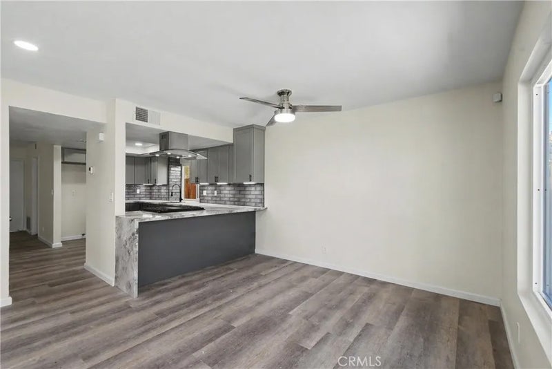 11820 Bayless