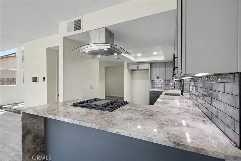 11820 Bayless