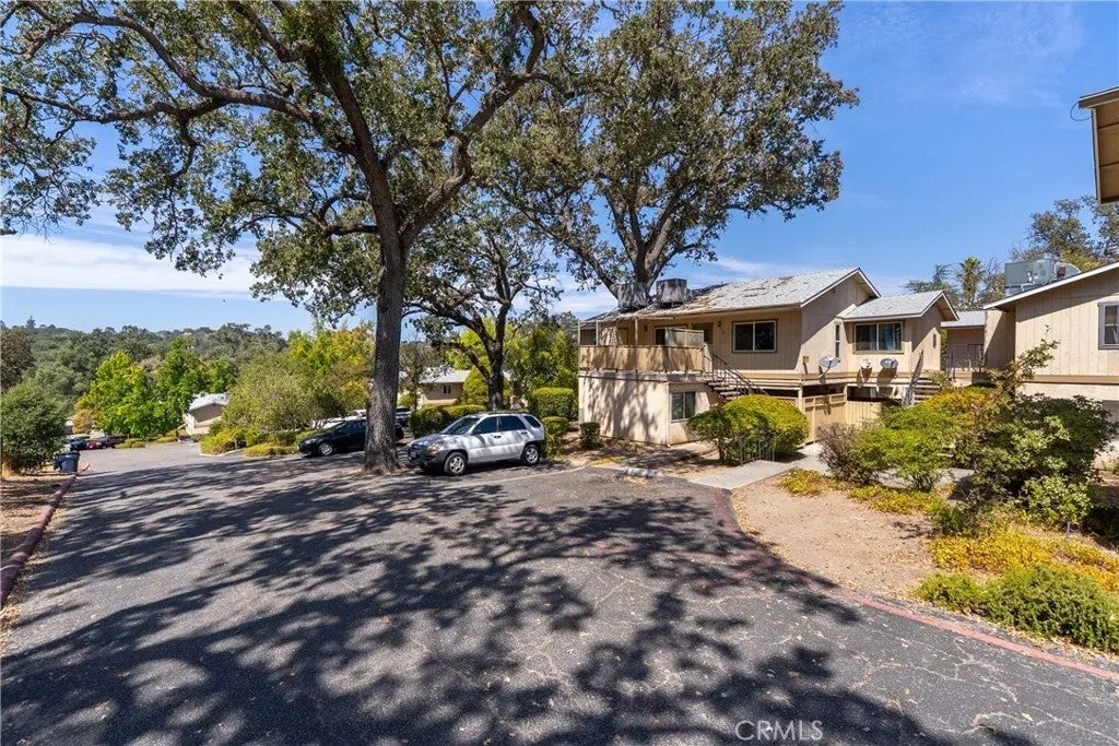 5525 Capistrano