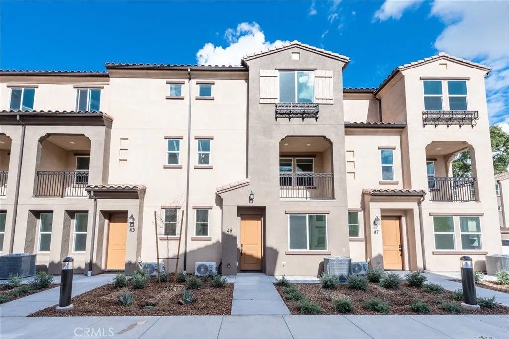 Photo of 2317 W Broadway #46, Anaheim, CA 92804 (MLS # OC26095845)