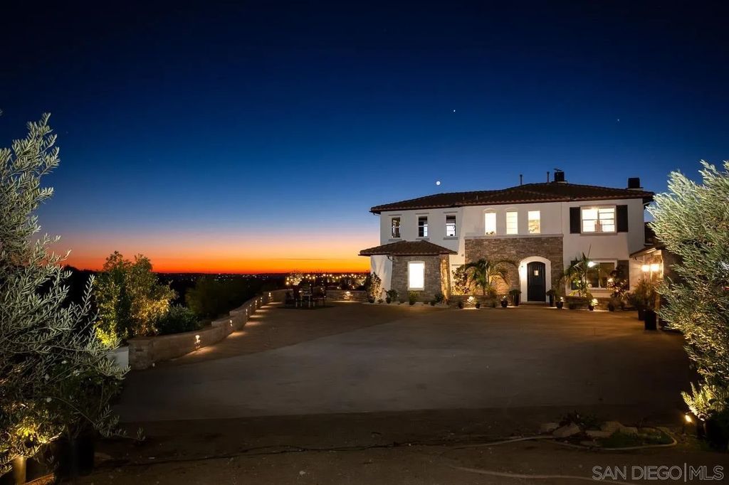 Photo of 1210 Clos Duval, Bonsall, CA 92003 (MLS # 250042930)