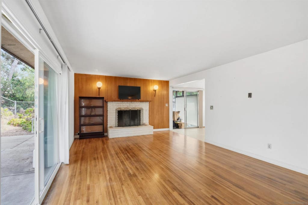 Photo of 916 Country Club, Escondido, CA 92029 (MLS # 260014712)