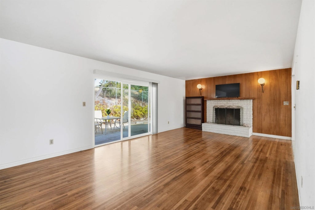 Photo of 916 Country Club, Escondido, CA 92029 (MLS # 260014712)