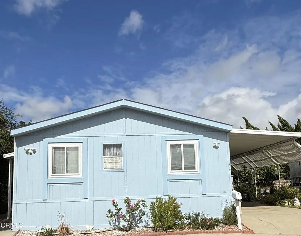 Photo of 109 Saint James CT #109, Newbury Park, CA 91320 (MLS # V1-36413)