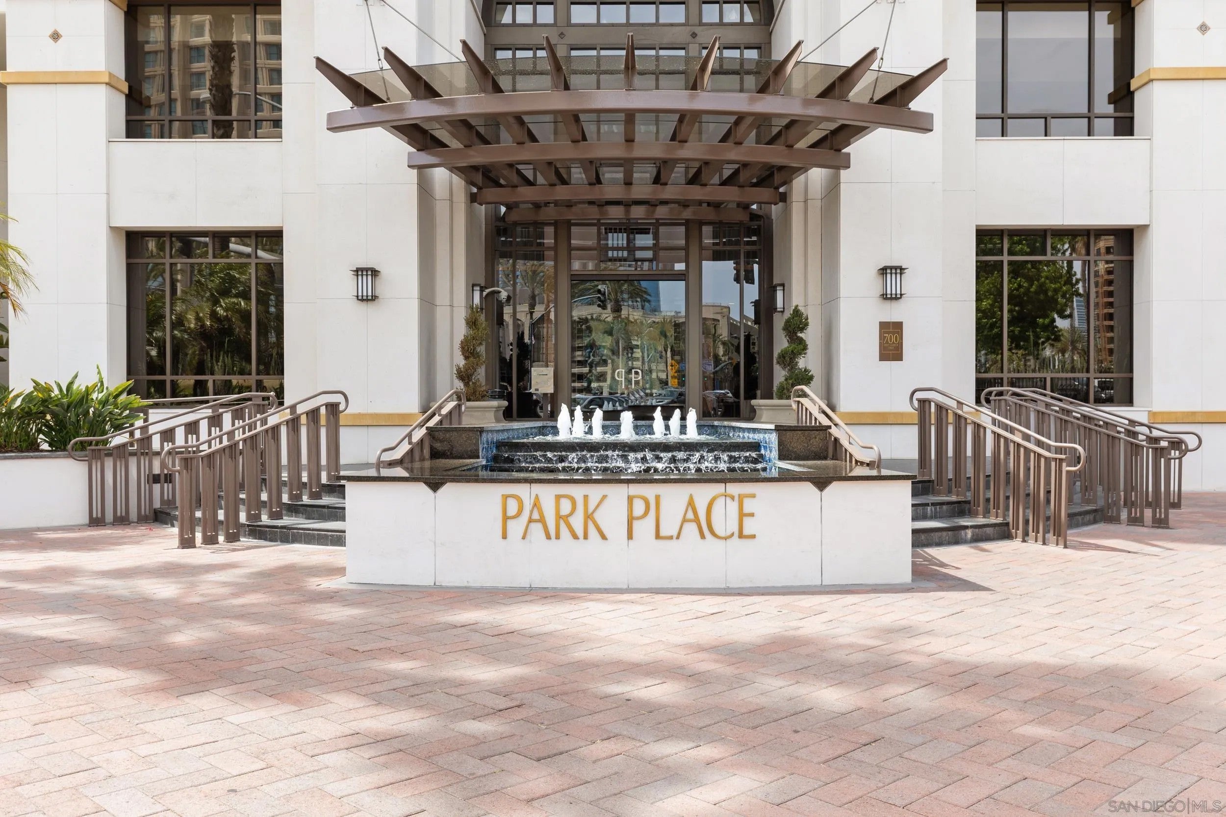 700 W Harbor Dr. 1502