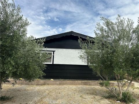 Photo of 45208 17th St, Lancaster, CA 93534 (MLS # IV26056102)