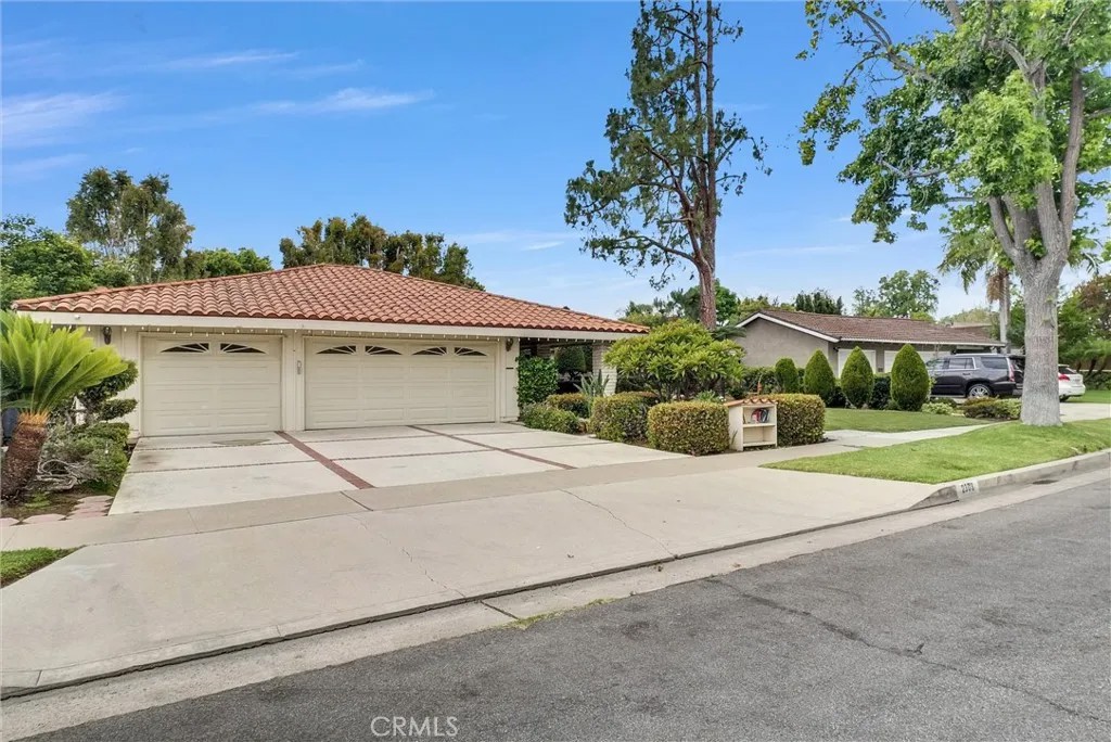 2308 N Lowell Lane