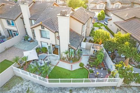 Tiny photo for 24 Mayfair, Aliso Viejo, CA 92656 (MLS # OC25254825)