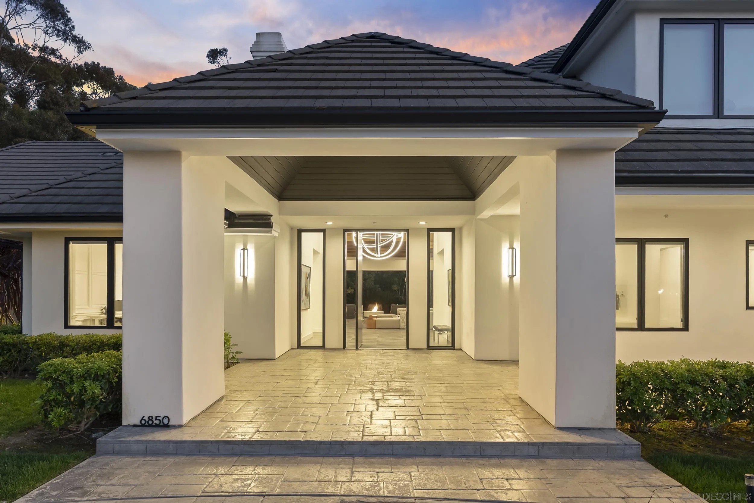 6850 Avenida de la Ronda