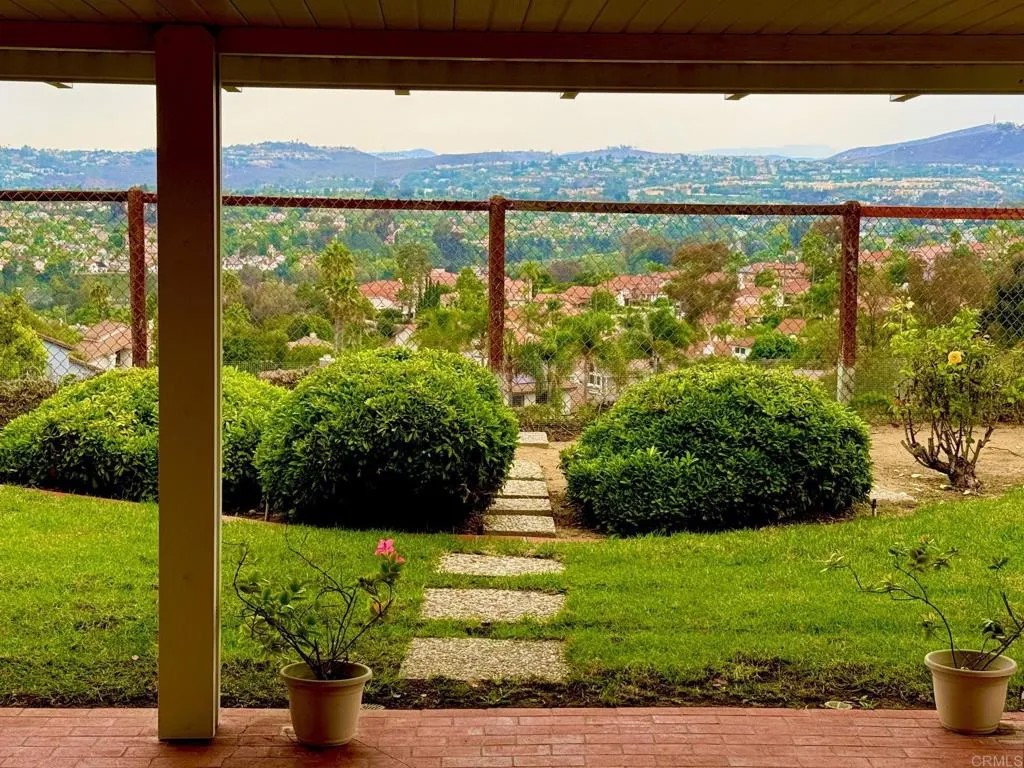 1633 Willowspring Drive North