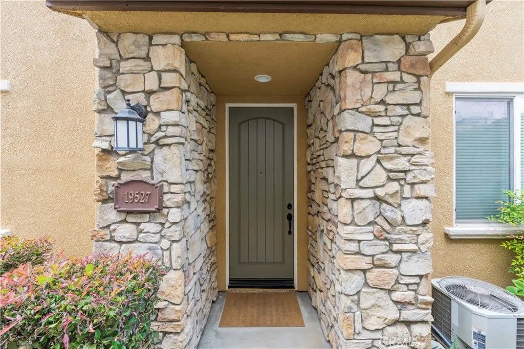 Photo of 19527 Opal Lane, Saugus, CA 91350 (MLS # SR26086597)