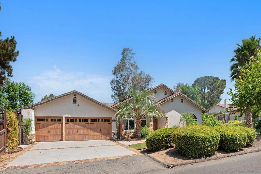 Photo of 13126 Silver Saddle Ln, Poway, CA 92064 (MLS # 260019496)