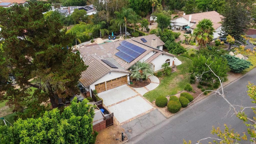 Photo of 13126 Silver Saddle Ln, Poway, CA 92064 (MLS # 260019496)