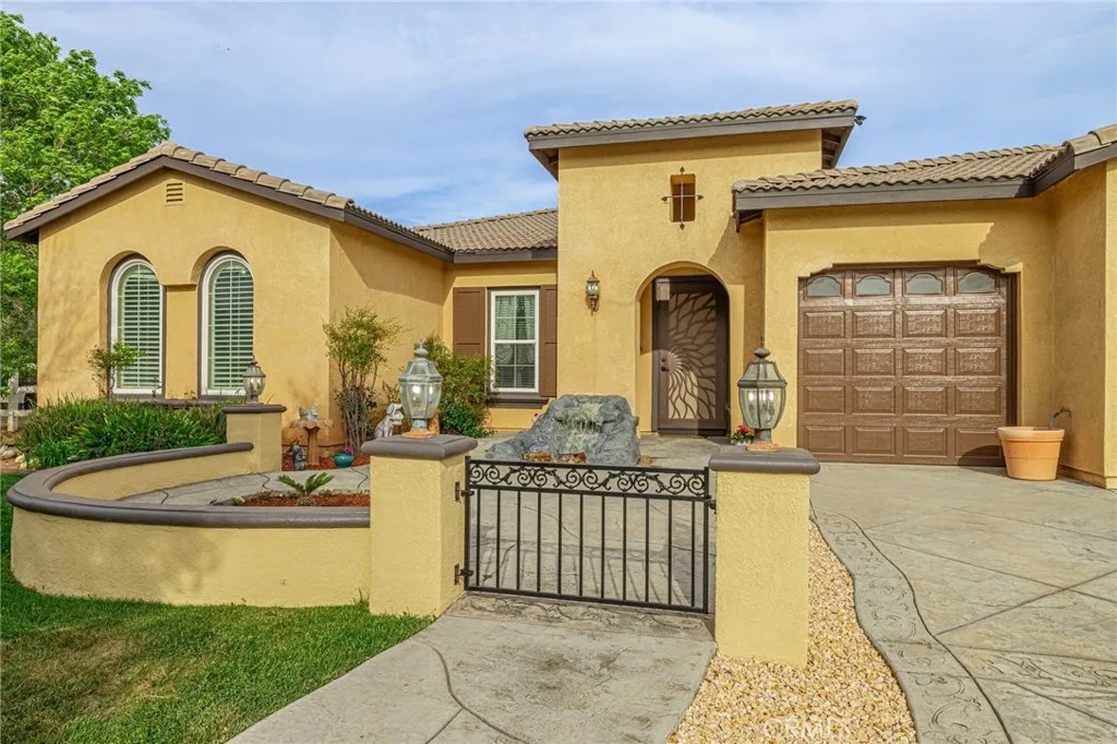 33442 Desert Road