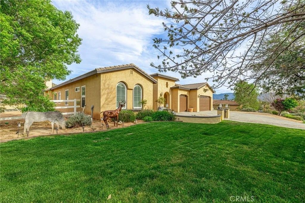Photo of 33442 Desert Road, Acton, CA 93510 (MLS # SR26058887)