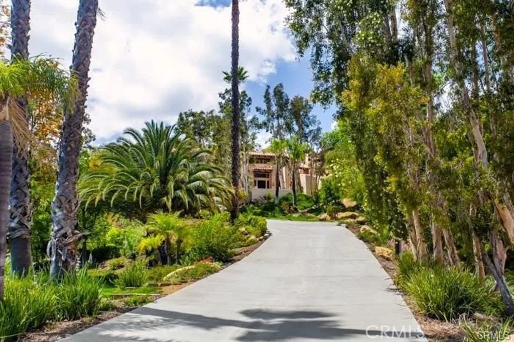 Photo of 5 Buckskin Road, Bell Canyon, CA 91307 (MLS # SR25279830)