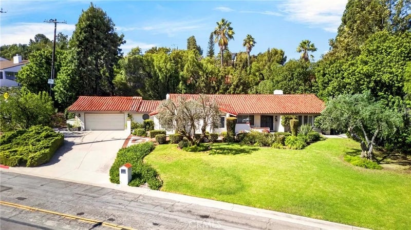 2101 Pioneer Avenue