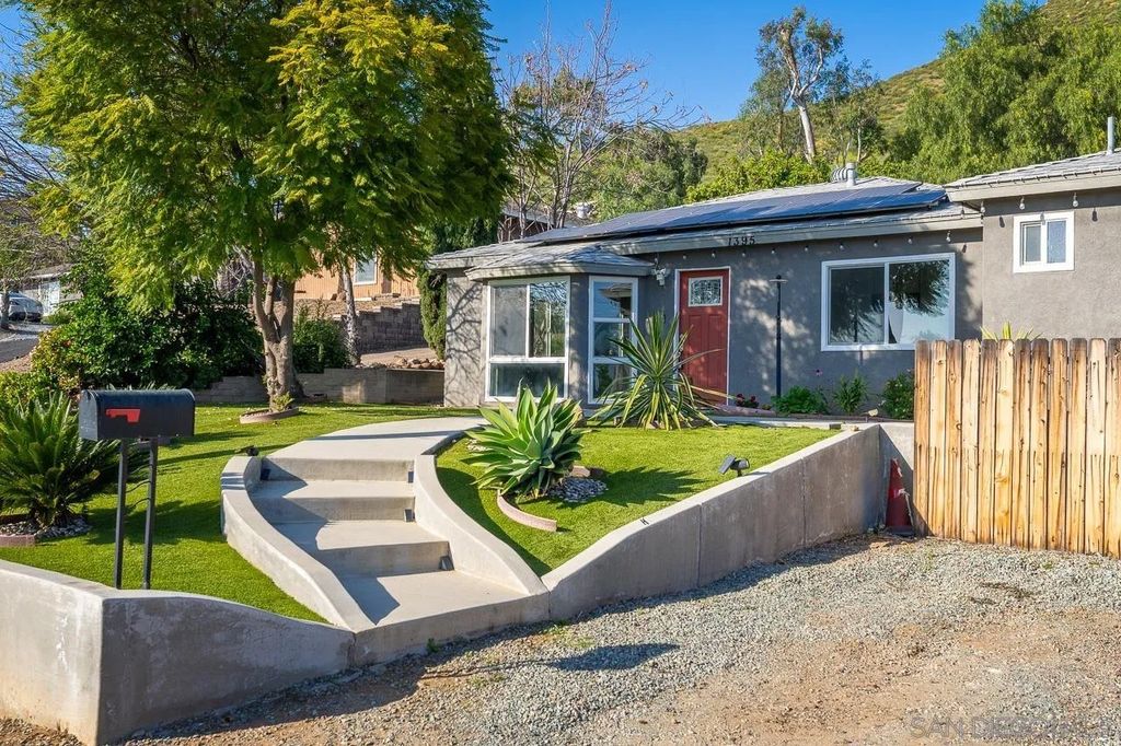 Photo of 1395 S Somermont Dr, El Cajon, CA 92021 (MLS # 260005205)