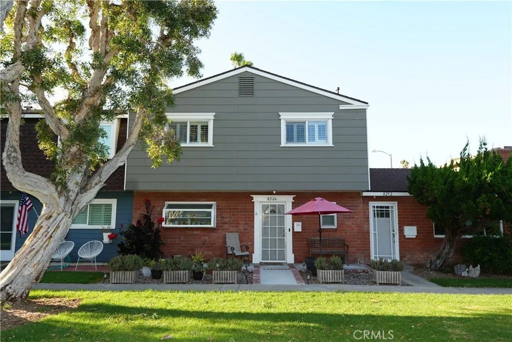 Photo of 8226 Pennington Dr, Huntington Beach, CA 92646 (MLS # OC26173559)