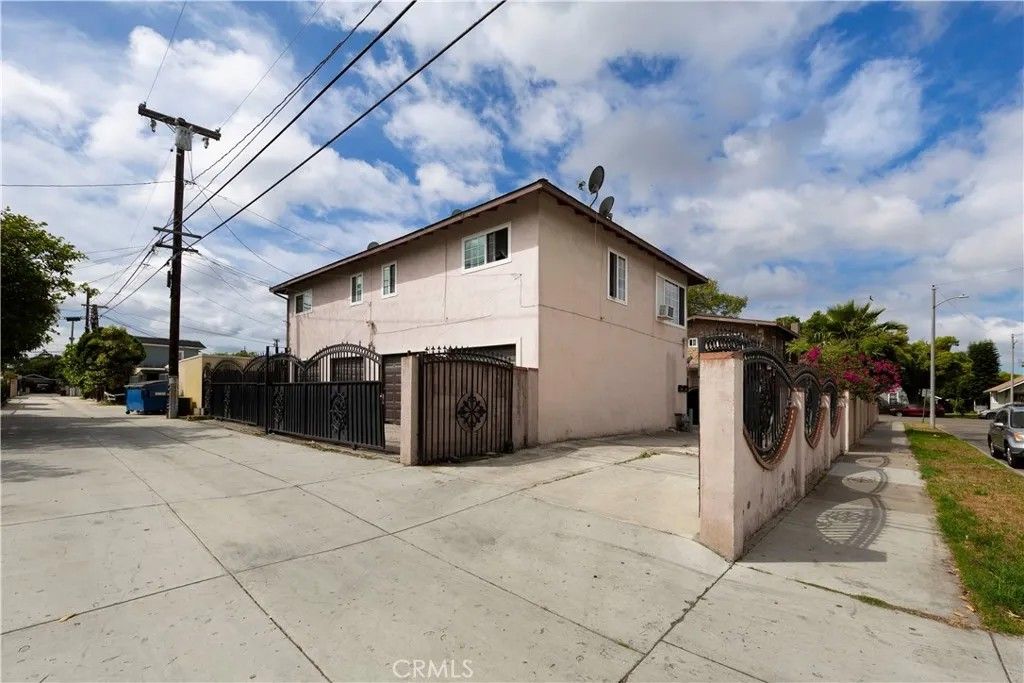 Photo of 603 S Orange Ave, Santa Ana, CA 92701 (MLS # PW26071918)