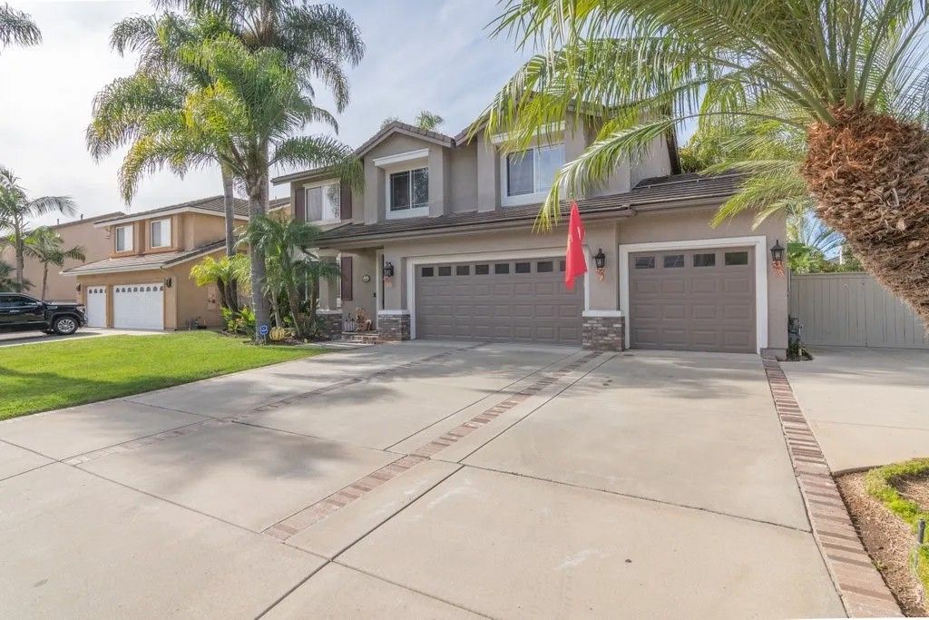 Photo of 1857 Autumn Ln, Vista, CA 92084 (MLS # SW25267356)