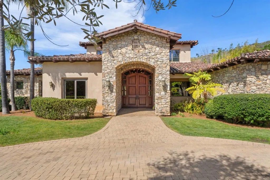 Photo of 2428 Catalina Avenue, Vista, CA 92084 (MLS # NDP2602561)