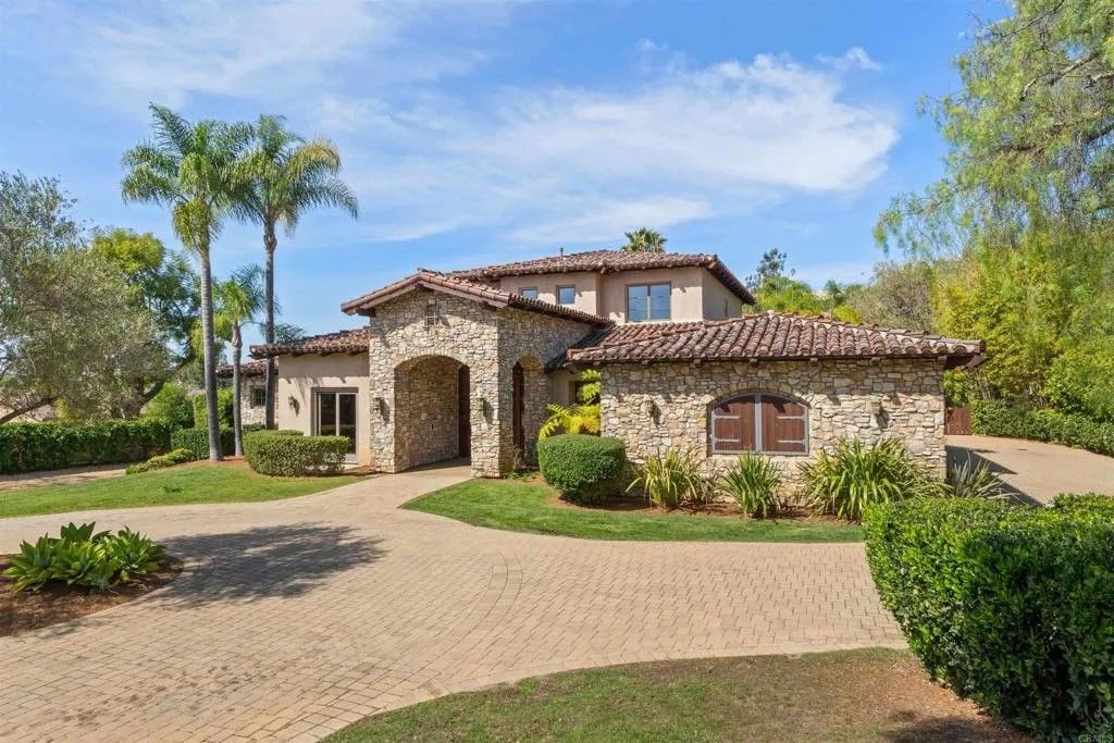 Photo of 2428 Catalina Avenue, Vista, CA 92084 (MLS # NDP2602561)