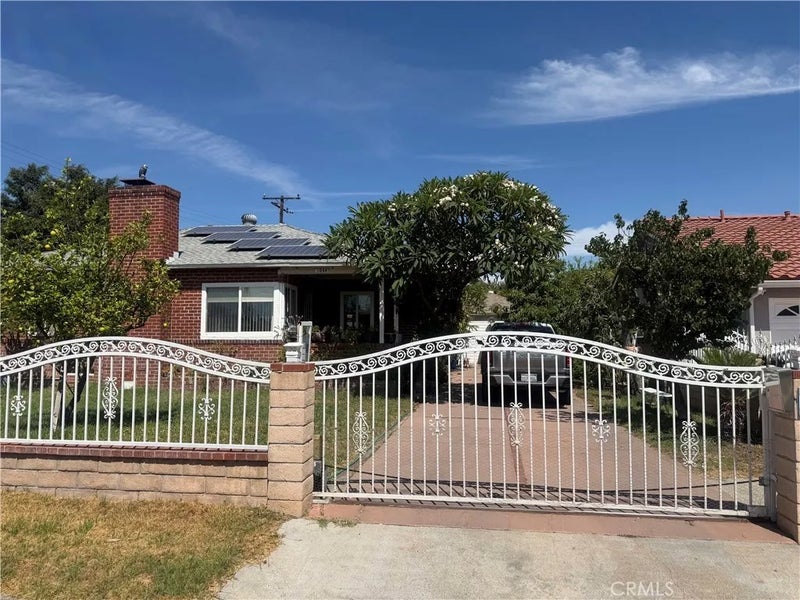 1044 Gothic Way