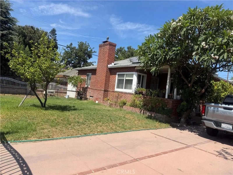 1044 Gothic Way