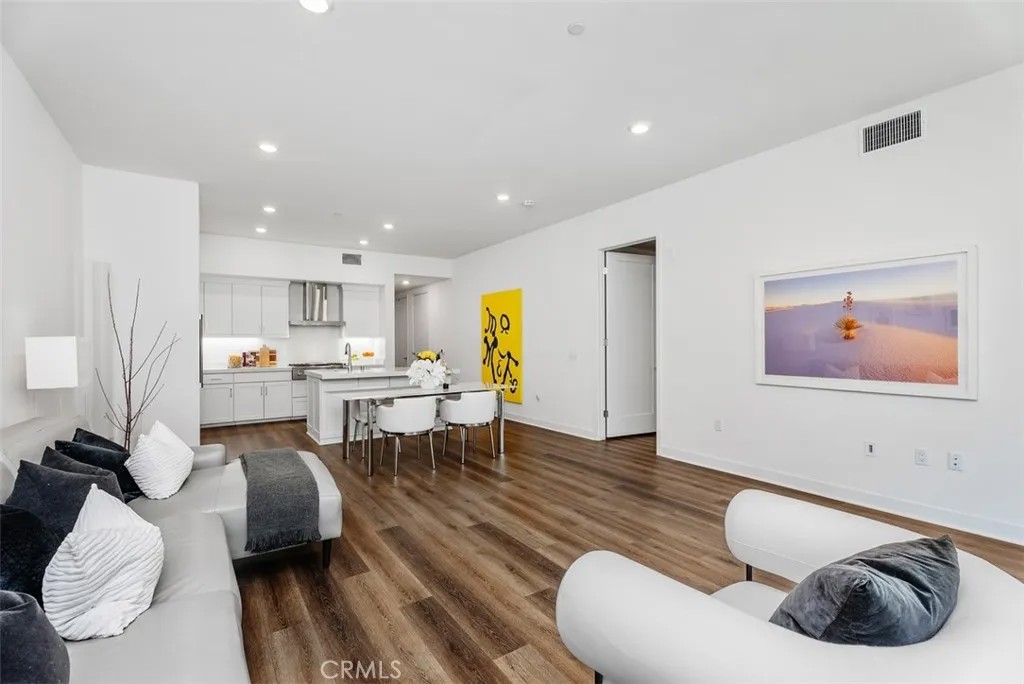 3305 Rivington