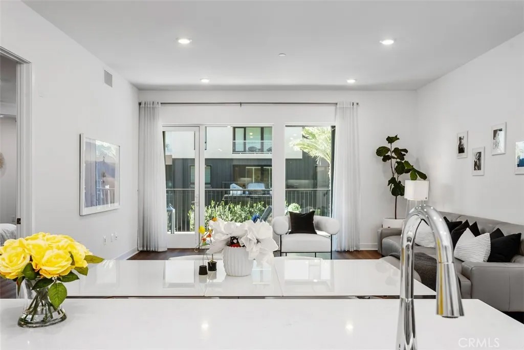 3305 Rivington