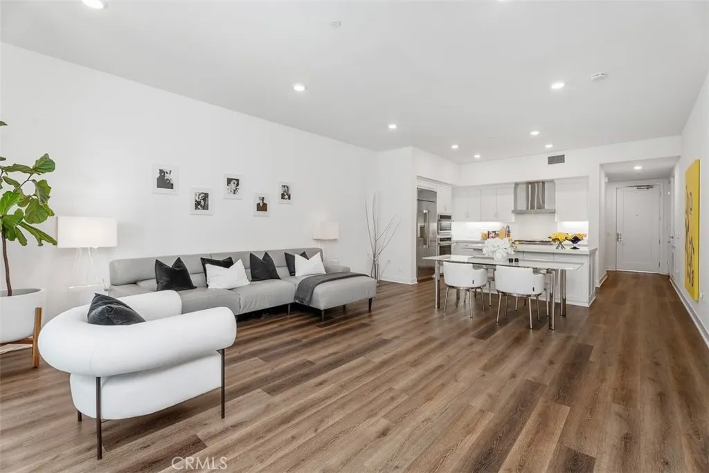 3305 Rivington