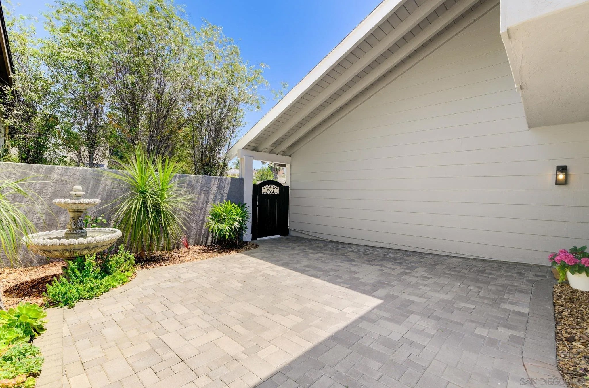 7573 Delgado