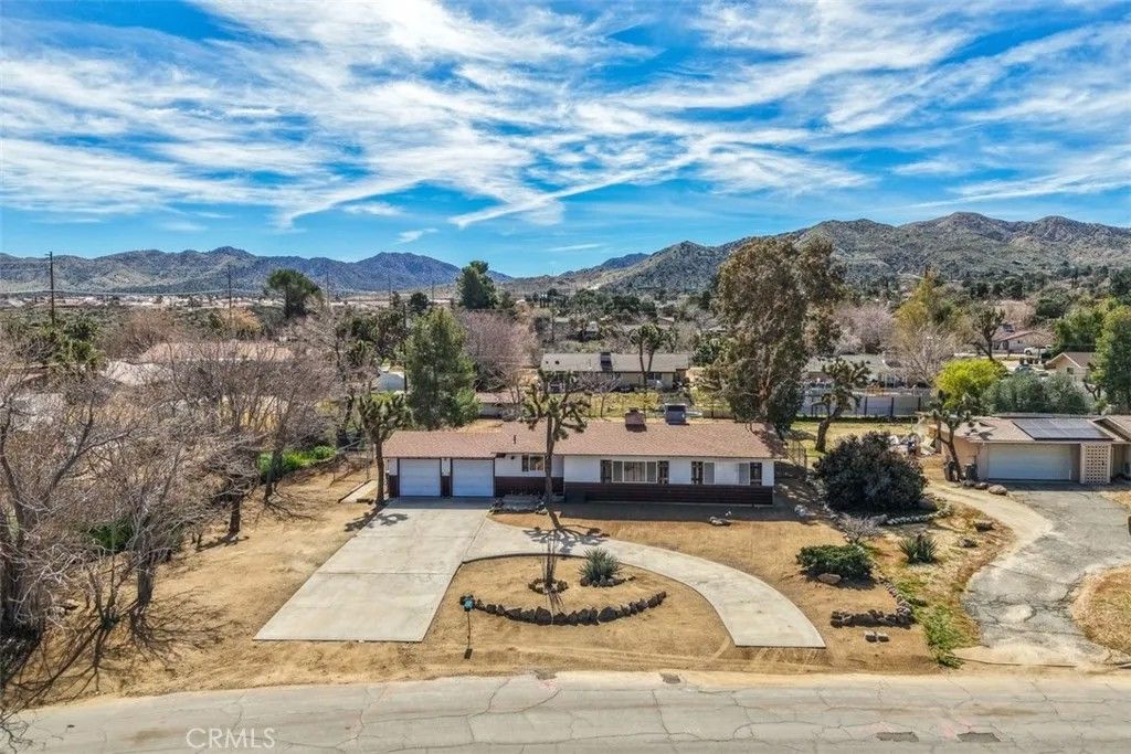 Photo of 56857 Anaconda Drive, Yucca Valley, CA 92284 (MLS # JT26039976)