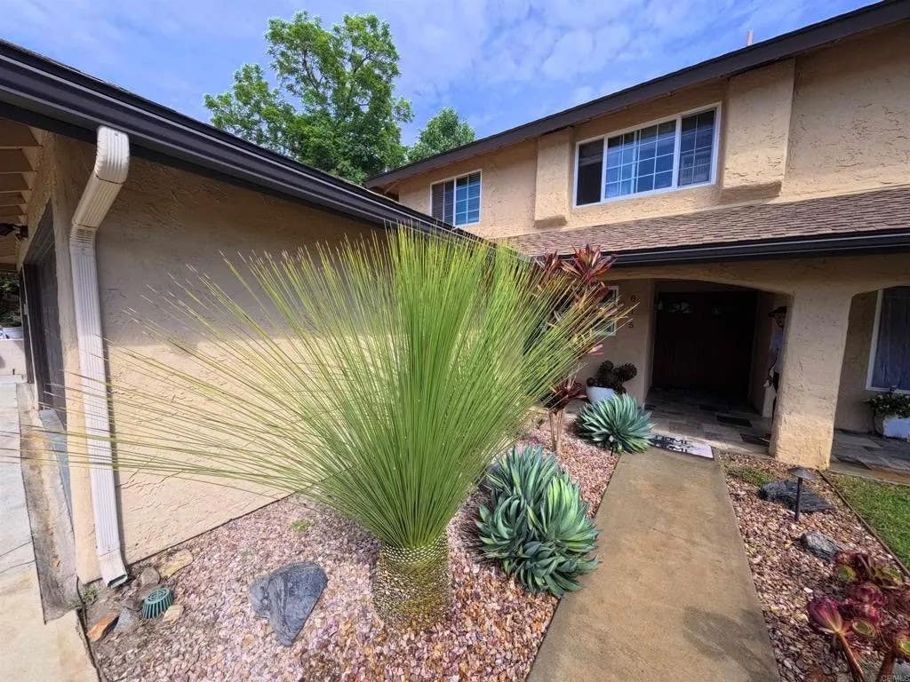 Photo of 815 Sheridan Avenue, Escondido, CA 92026 (MLS # PTP2605308)