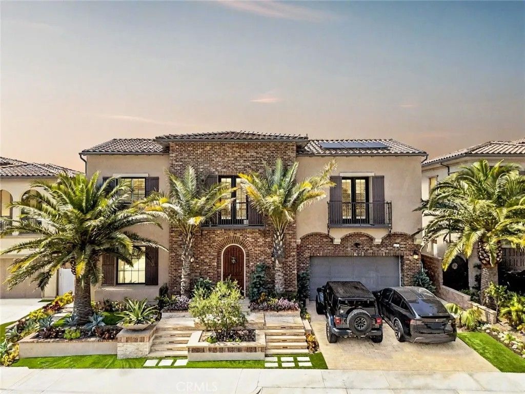 Photo of 20300 W Windsor Lane, Northridge, CA 91326 (MLS # SR25277934)