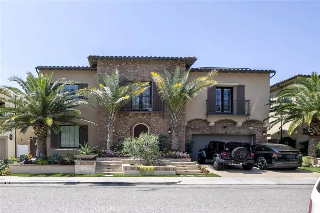 Photo of 20300 W Windsor Lane, Northridge, CA 91326 (MLS # SR25277934)